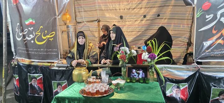 تصاویر/ برپایی ایستگاه صلواتی در تجمعات مردمی به همت مدرسه علمیه حضرت فاطمه الزهرا(سلام الله علیها) ماکو