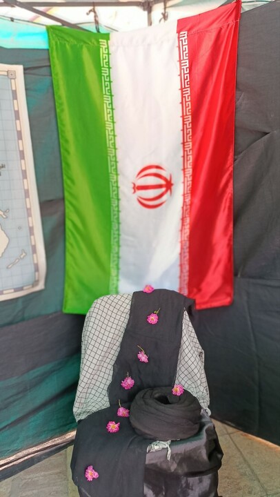 تصاویر/ موکب تبیینی مدرسه علمیه حضرت زینب (س)کرمان در مراسم شهادت امام صادق(ع) در مسیر دسته‌روی هیئات مذهبی