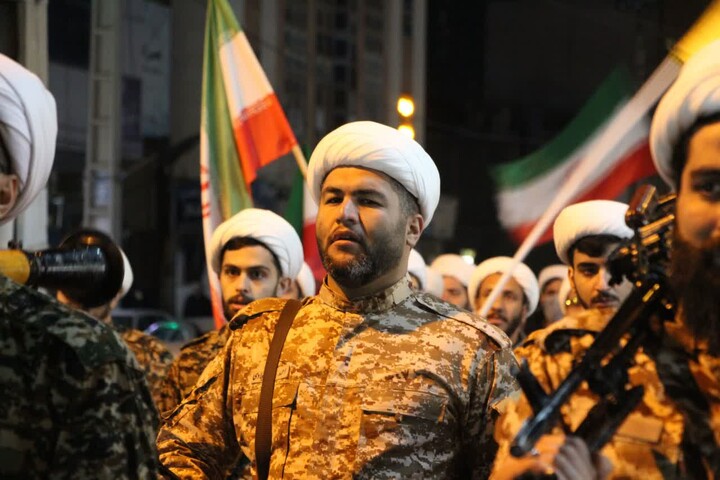 تصاویر / طلاب ملایری با لباس رزم به میدان آمدند