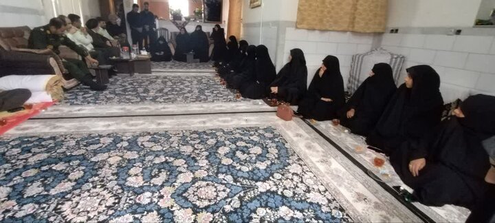 تصاویر/ دیدار با خانواده شهید کوزه ای از شهدای جنگ رمضان در شهداد