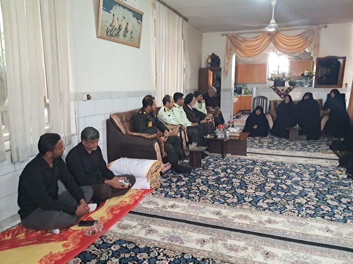 تصاویر/ دیدار با خانواده شهید کوزه ای از شهدای جنگ رمضان در شهداد