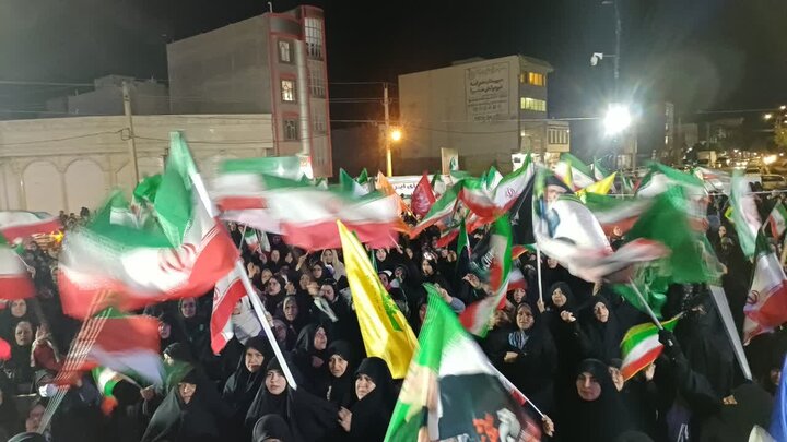 تصاویر/چهل و پنجمین شب حضور پرشور مردم ولایتمدار مامونیه در تجدید بیعت با آرمان‌های انقلاب