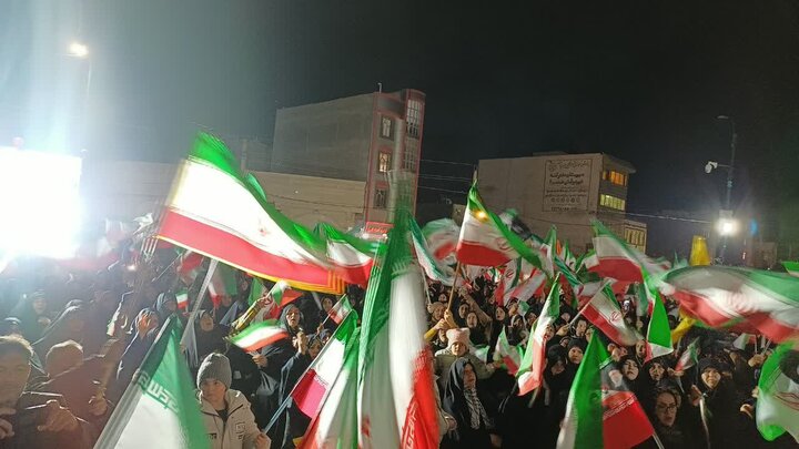 تصاویر/چهل و پنجمین شب حضور پرشور مردم ولایتمدار مامونیه در تجدید بیعت با آرمان‌های انقلاب