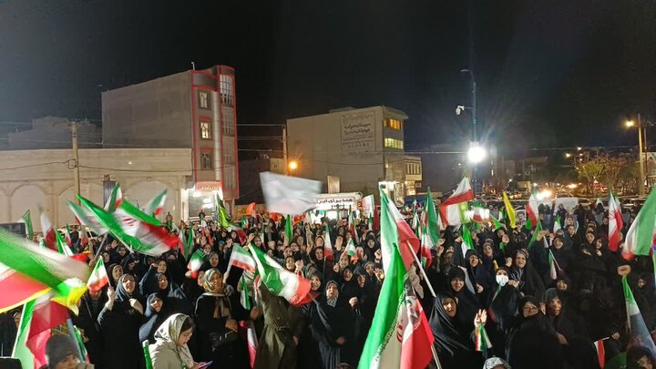 تصاویر/چهل و پنجمین شب حضور پرشور مردم ولایتمدار مامونیه در تجدید بیعت با آرمان‌های انقلاب