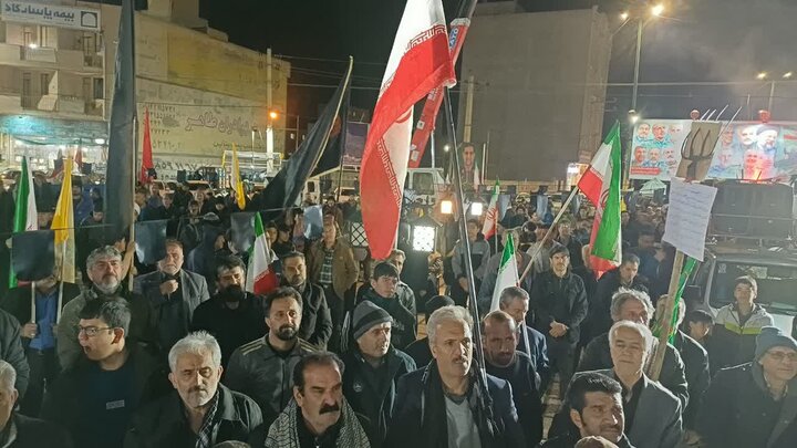 تصاویر/چهل و پنجمین شب حضور پرشور مردم ولایتمدار مامونیه در تجدید بیعت با آرمان‌های انقلاب