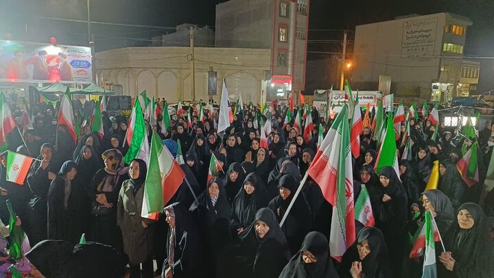 تصاویر/چهل و پنجمین شب حضور پرشور مردم ولایتمدار مامونیه در تجدید بیعت با آرمان‌های انقلاب