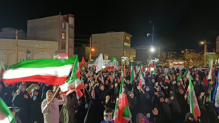 تصاویر/چهل و پنجمین شب حضور پرشور مردم ولایتمدار مامونیه در تجدید بیعت با آرمان‌های انقلاب