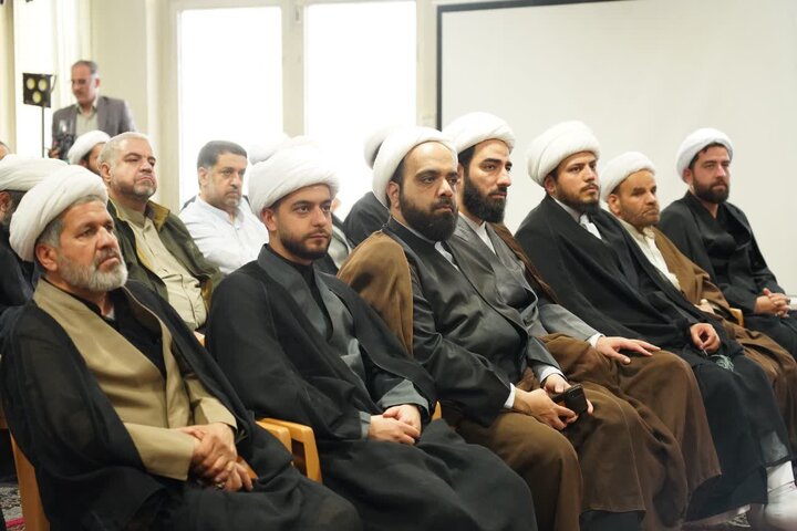 تصاویر/دیدار نماینده ولی فقیه در لرستان با حوزویان بروجرد