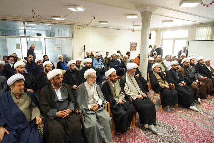 تصاویر/دیدار نماینده ولی فقیه در لرستان با حوزویان بروجرد