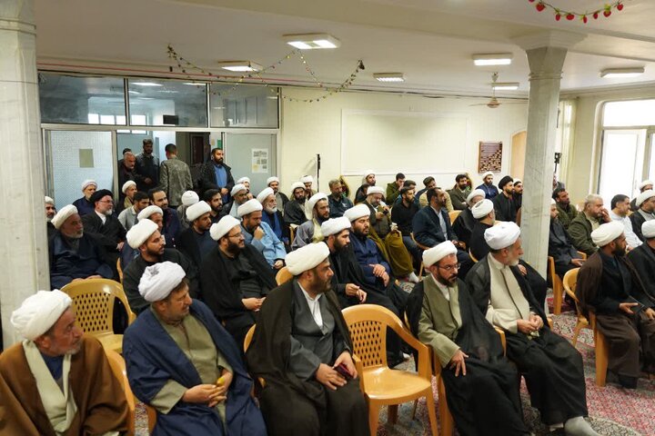 تصاویر/دیدار نماینده ولی فقیه در لرستان با حوزویان بروجرد