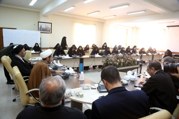 تصاویر/ نشست خبری تشریح فعالیت‌های حرم مطهر بانوی کرامت در ایام معصومیه
