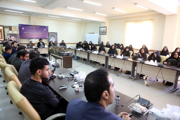 تصاویر/ نشست خبری تشریح فعالیت‌های حرم مطهر بانوی کرامت در ایام معصومیه