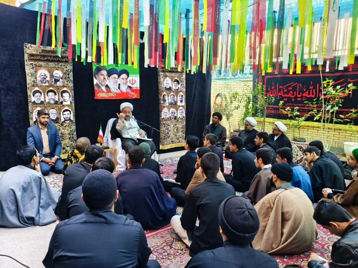دیدار نماینده ولی فقیه در سیستان و بلوچستان با طلاب مدرسه علمیه الزهرا(س) زاهدان