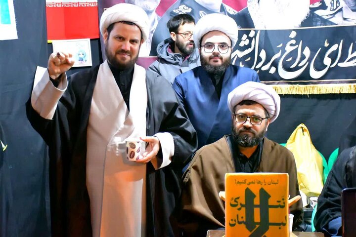 تصاویر / استمرار فعالیت های تبلیغی اساتید مدرسه علمیه تکاب در جنگ رمضان