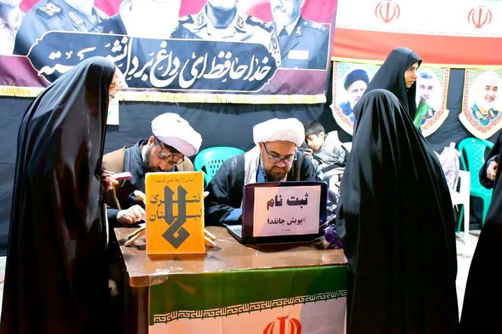 تصاویر / استمرار فعالیت های تبلیغی اساتید مدرسه علمیه تکاب در جنگ رمضان