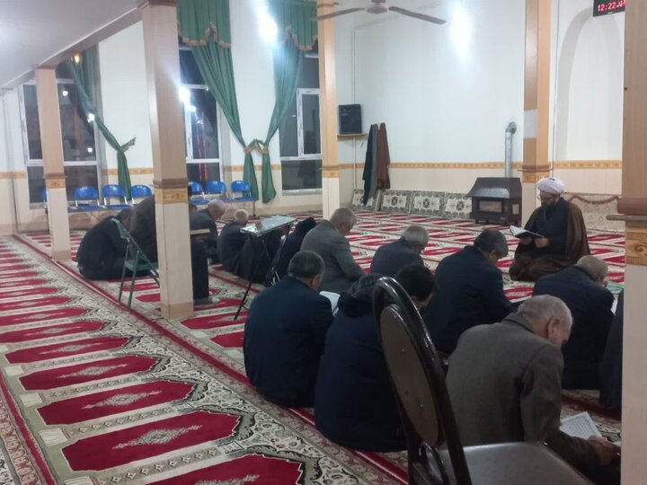 تصاویر / استمرار فعالیت های تبلیغی اساتید مدرسه علمیه تکاب در جنگ رمضان