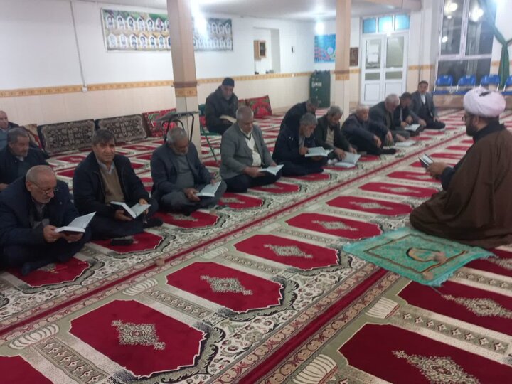 تصاویر / استمرار فعالیت های تبلیغی اساتید مدرسه علمیه تکاب در جنگ رمضان