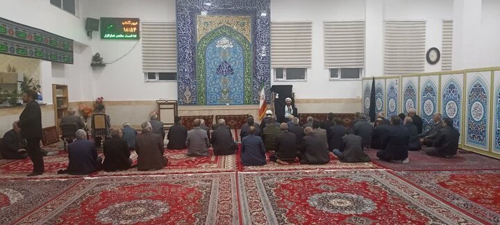 تصاویر / استمرار فعالیت های تبلیغی اساتید مدرسه علمیه تکاب در جنگ رمضان
