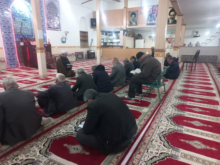 تصاویر / استمرار فعالیت های تبلیغی اساتید مدرسه علمیه تکاب در جنگ رمضان
