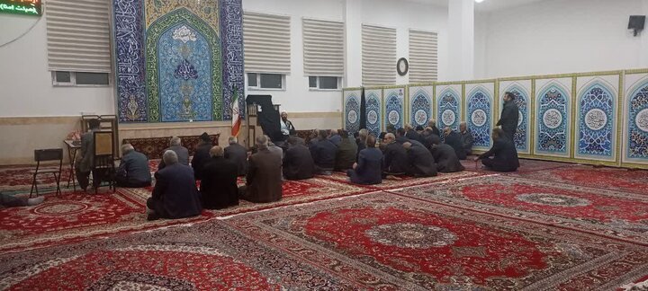 تصاویر / استمرار فعالیت های تبلیغی اساتید مدرسه علمیه تکاب در جنگ رمضان
