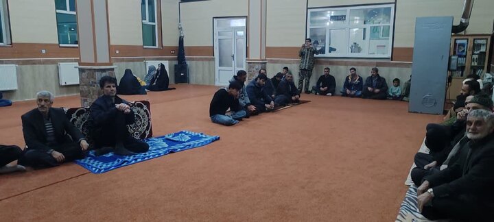 تصاویر / استمرار فعالیت های تبلیغی اساتید مدرسه علمیه تکاب در جنگ رمضان