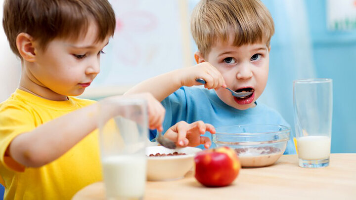 Quelques conseils essentiels sur le moment et la qualité du petit-déjeuner des enfants