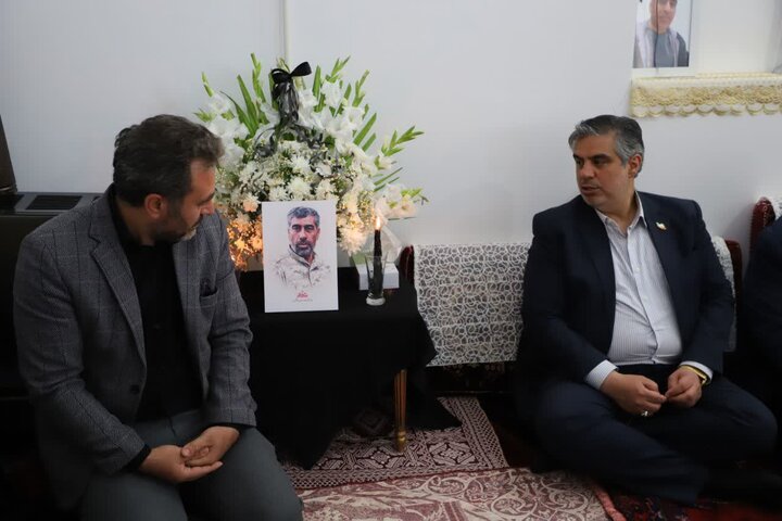 تصاویر/دیدار استاندار مرکزی با خانواده سردار شهید حسن کبیری از شهدای جنگ رمضان