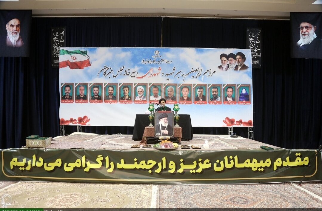 بزرگداشت اربعین رهبر شهید و شهدای دبیرخانه مجلس خبرگان در قم + عکس