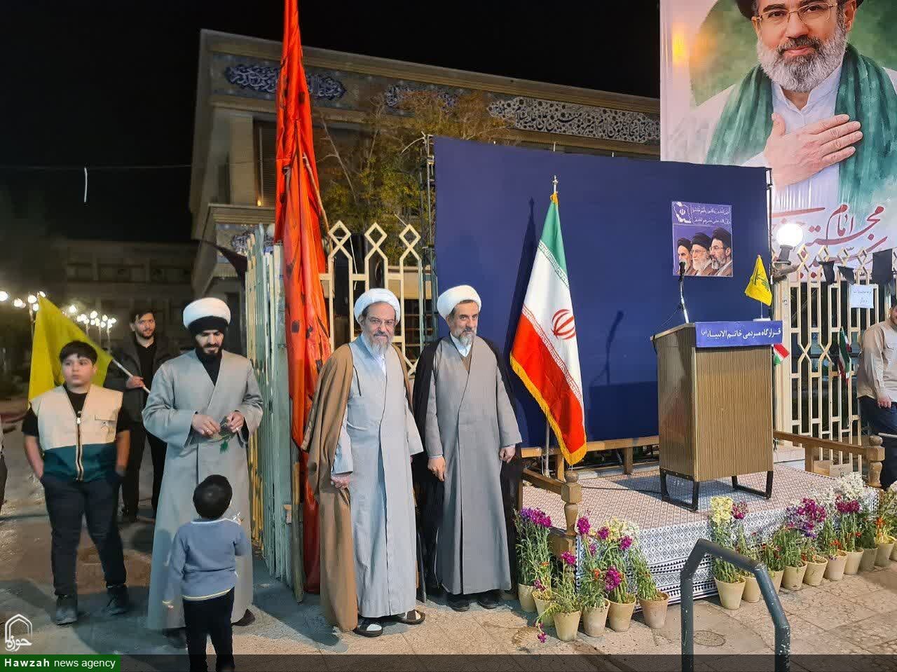 فیلم| حضور جانشین مدیر حوزه علمیه اصفهان در موکب امام خامنه‌ای