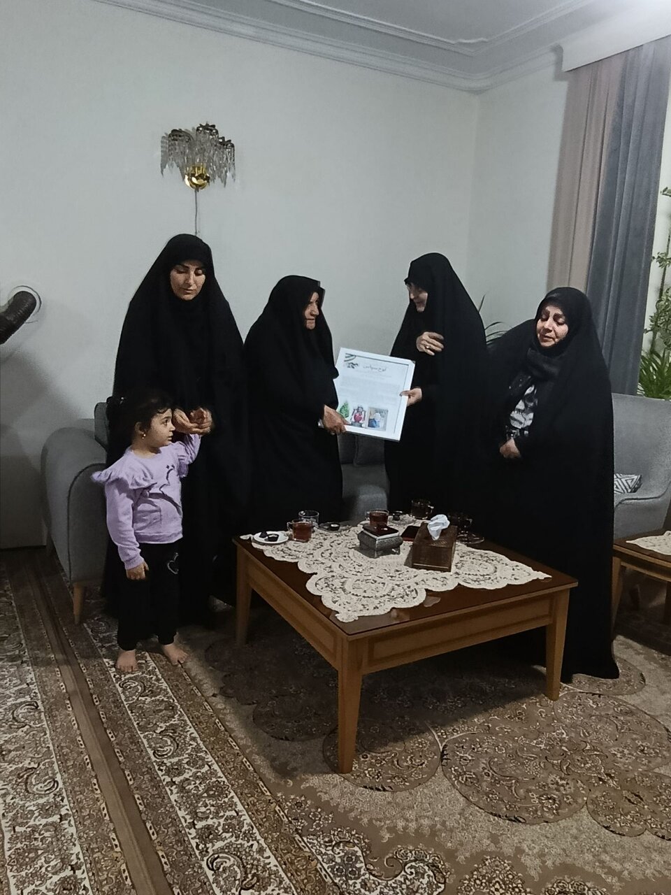 دیدار طلاب شاهین‌دژ با خانواده شهید «امید حسن‌پور»؛ روایت صبر و وفاداری در سایه شهادت+ تصاویر