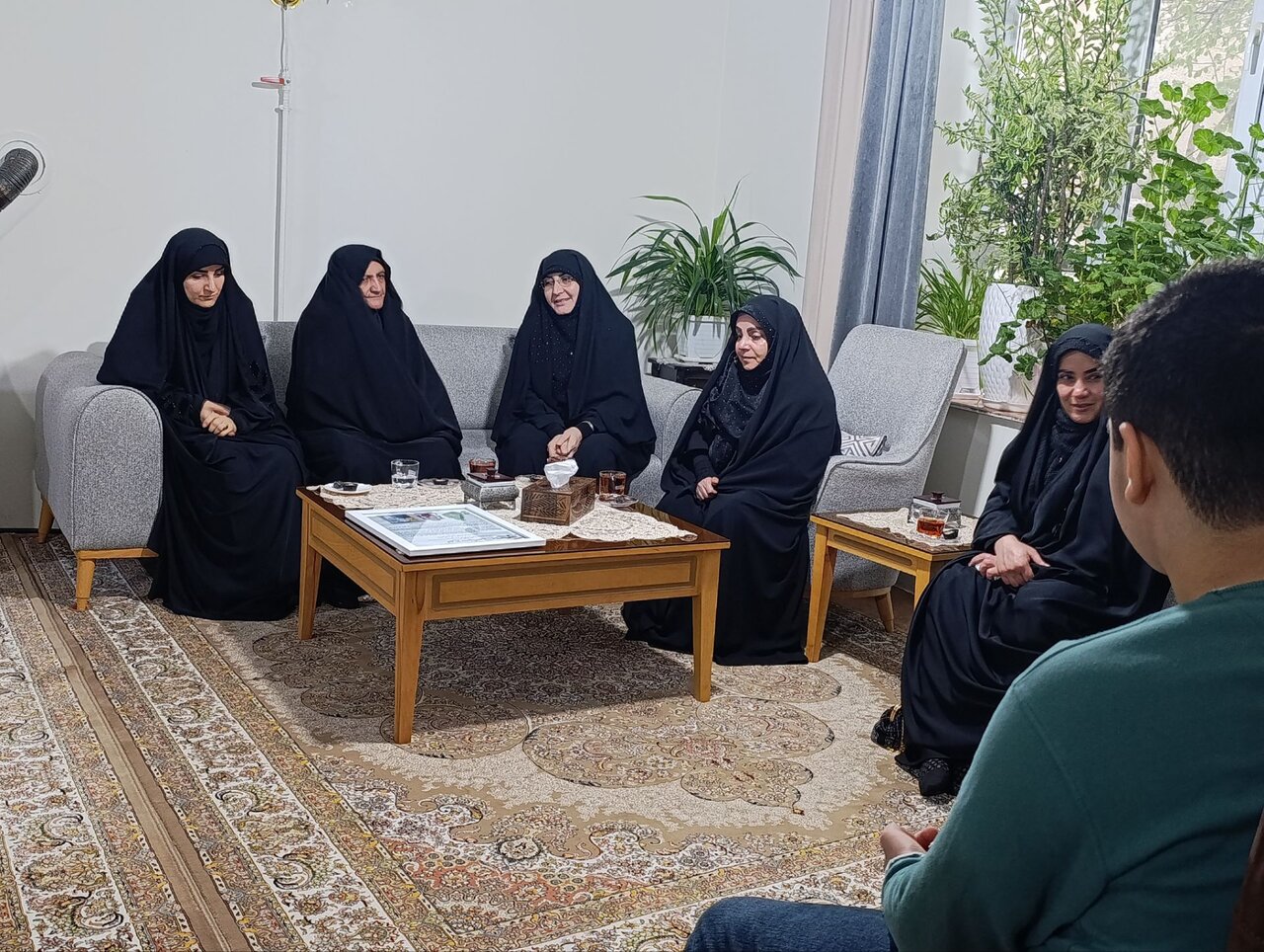 دیدار طلاب شاهین‌دژ با خانواده شهید «امید حسن‌پور»؛ روایت صبر و وفاداری در سایه شهادت+ تصاویر