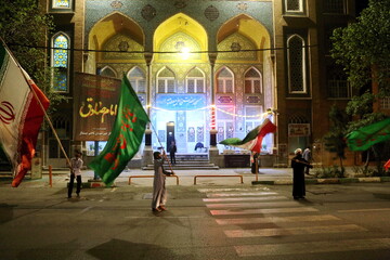 تصاویر/ حال و هوای شهر مقدس قم در اجتماع شبانه ۲۶ فروردین