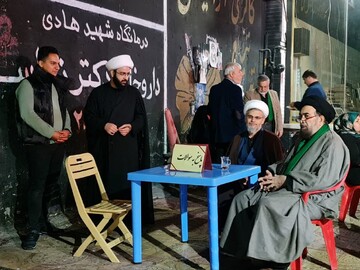 تصاویر/  حضور طلاب و روحانیون مدرسه علمیه امام صادق علیه‌السلام ورامین تجمعات شبانه مردمی