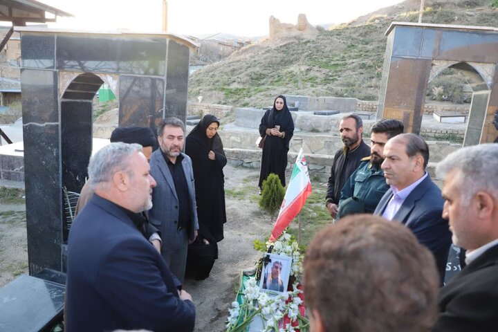 تصاویر/ادای احترام به مقام شامخ شهدای روستای مراغه