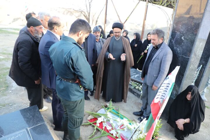 تصاویر/ادای احترام به مقام شامخ شهدای روستای مراغه