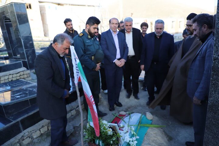 تصاویر/ادای احترام به مقام شامخ شهدای روستای مراغه
