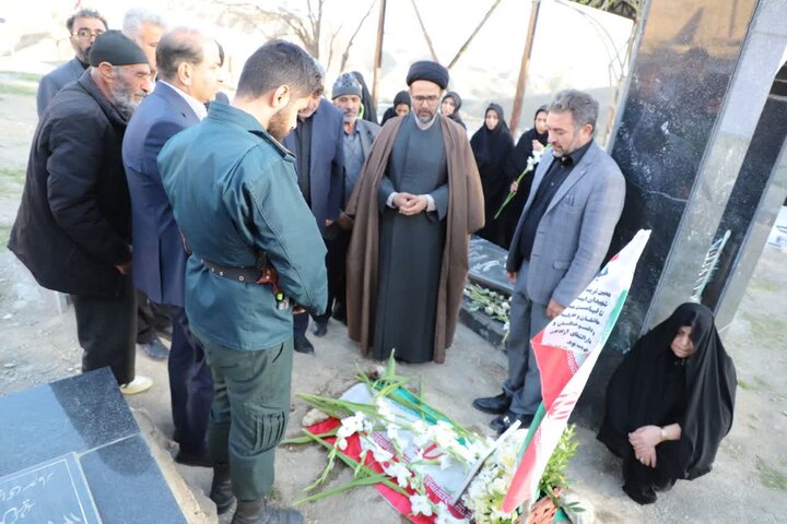 تصاویر/ادای احترام به مقام شامخ شهدای روستای مراغه