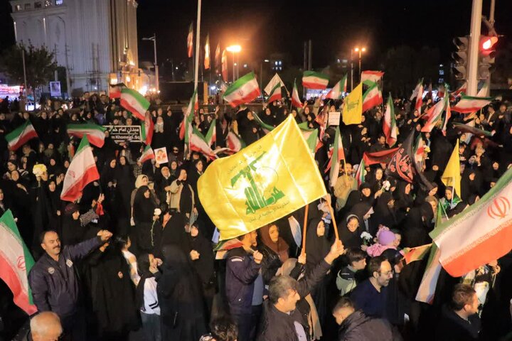 تصاویر/ اجتماع شبانه مردمی شریف شهرستان قرچک در میدان امام خمینی (ره)