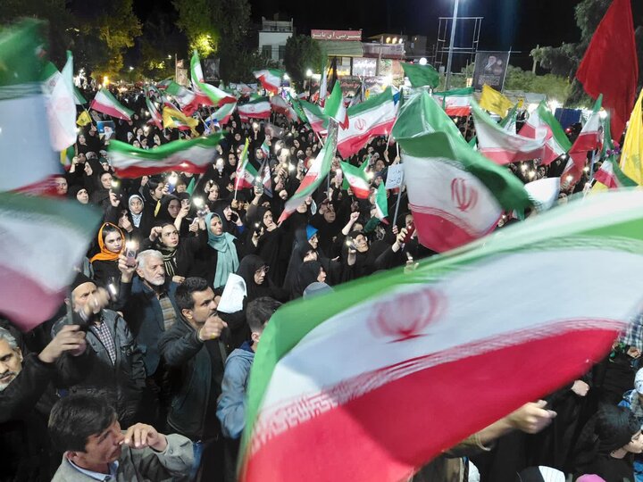 تصاویر/ قرار چهل و ششم ورامینی ها در میدان امام خمینی