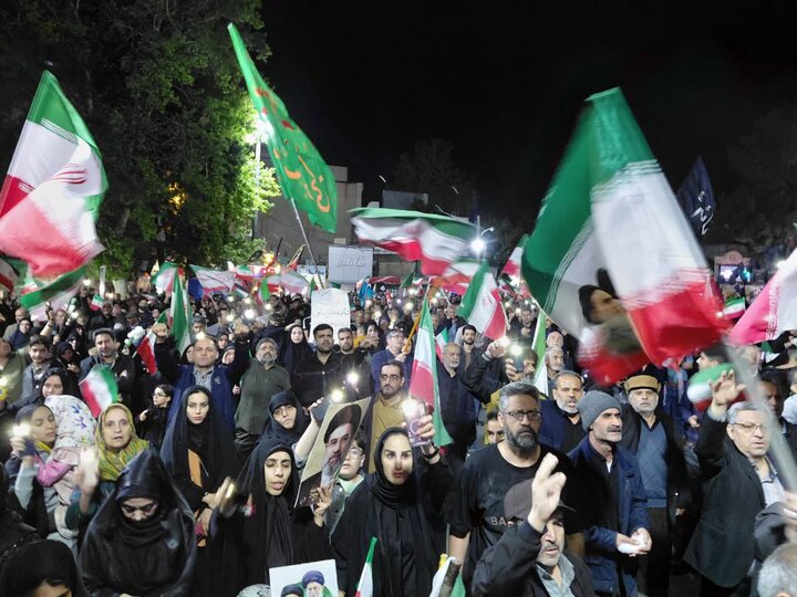 تصاویر/ قرار چهل و ششم ورامینی ها در میدان امام خمینی