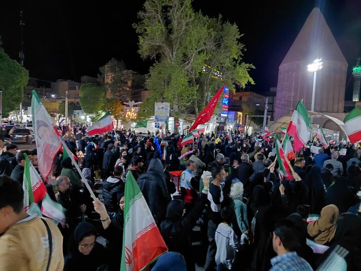 تصاویر/ قرار چهل و ششم ورامینی ها در میدان امام خمینی