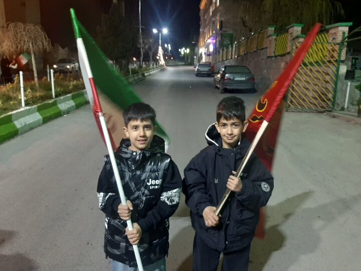 تصاویر/ مؤمنان بخش «رینه» لاریجان، در تجمع شبانه بیست و ششم فروردین
