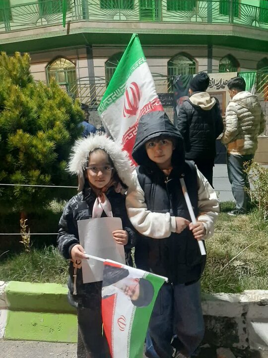 تصاویر/ مؤمنان بخش «رینه» لاریجان، در تجمع شبانه بیست و ششم فروردین