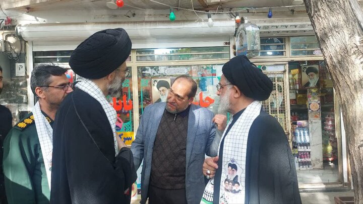 تصاویر/ سفر نماینده ولی فقیه در کاشان به نطنز و دیدار با خانواده اولین بانوی شهیده نطنز