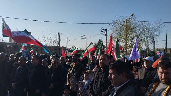 تصاویر/ حضور کاروان خودرویی مدرسه علمیه میاندوآب در روستای گرده رش
