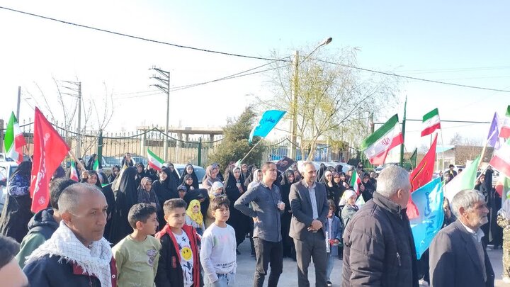 تصاویر/ حضور کاروان خودرویی مدرسه علمیه میاندوآب در روستای گرده رش