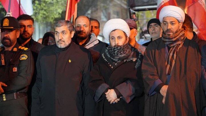 تصاویر/ تجمع مردم خوی در خونخواهی رهبر شهید انقلاب و لزوم مبارزه با آمریکا در چهل و هفتمین شب متوالی
