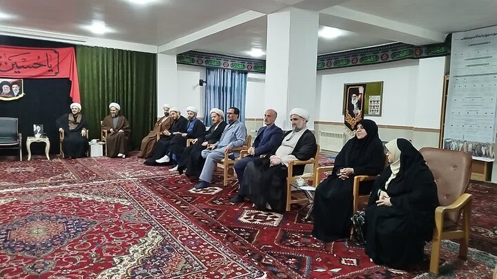 تصاویر/ نشست تبیینی اساتید حوزه علمیه و دانشگاه های خوی