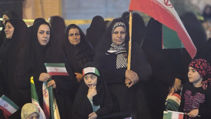 فیلم/چهل و ششمین تجمع مردمی شهرستان آران وبیدگل در میدان سردارسلیمانی