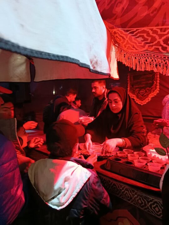 تصاویر/ فعالیت مستمر موکب مدرسه علمیه خواهران شهرستان نقده در جنگ رمضان